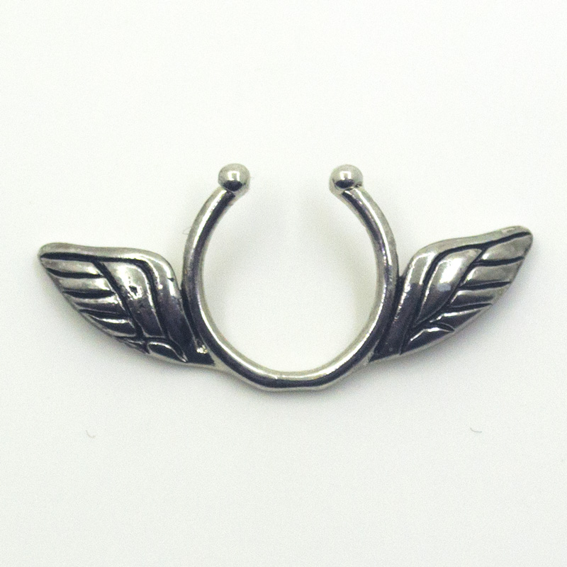 Septum piercing falešný